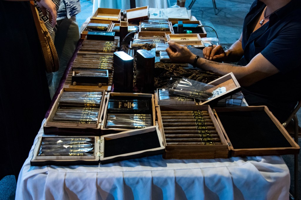 San Jose del Cabo stoisko z cygarami na Art Walk.