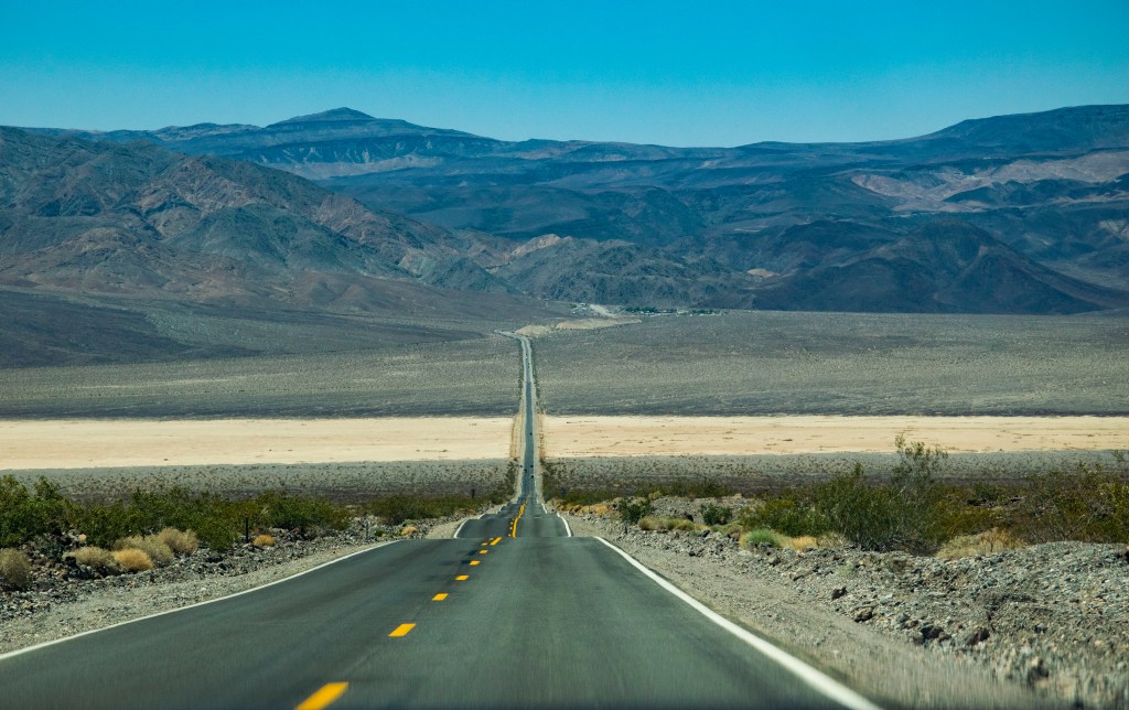 Droga w Dolinie Śmierci.